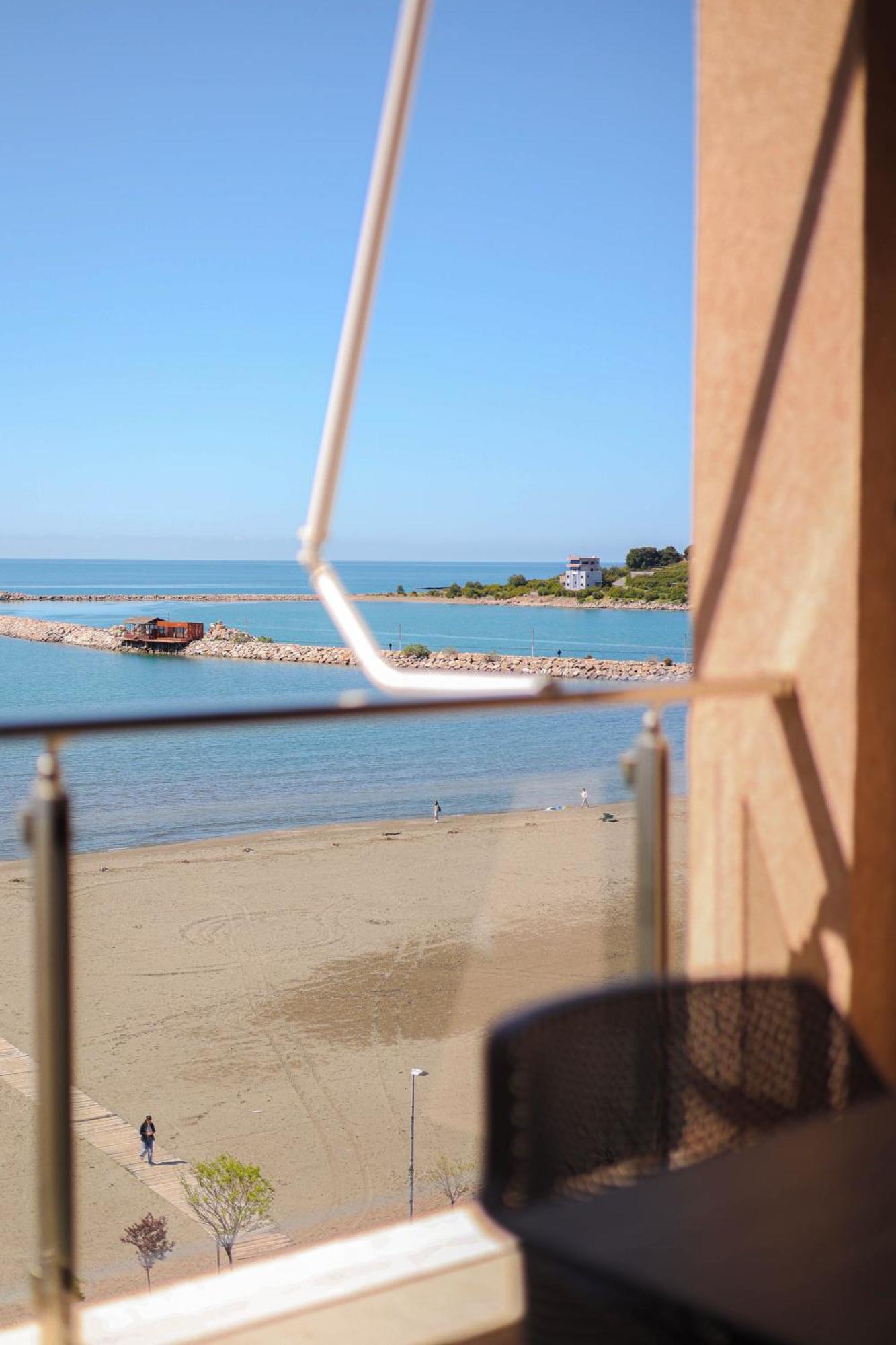 Hotel Frojd - Beach Front Resort Shëngjin Exterior foto