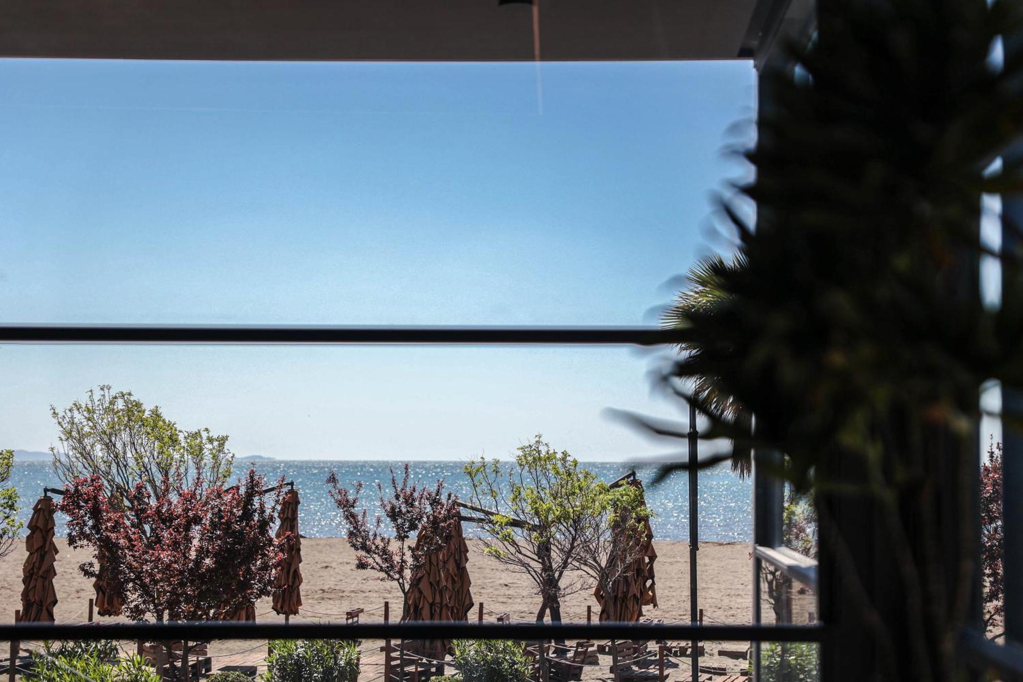 Hotel Frojd - Beach Front Resort Shëngjin Exterior foto